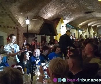 Budapester Folkloreshow mit Abendessen