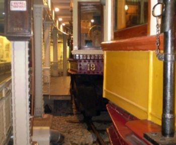 Vagones en el Museo Subterráneo de Ferrocarriles del Milenario