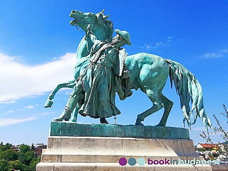 Статуя конного стада, Статуя Чикоша