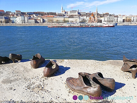 Памятник Обувей на берегу Дуная Будапешт