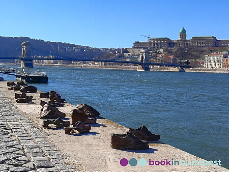 Памятник Обувей на берегу Дуная Будапешт