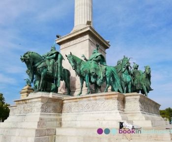 Millenniumsdenkmal, Budapest, Statuen der sieben Führer