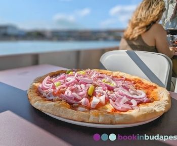 Budapest Bootsfahrt mit Pizza und Bier