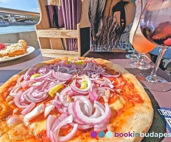 Budapest Bootsfahrt mit Pizza und Bier