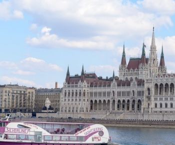 Budapest Bootsfahrt mit Pizza und unbegrenzt Bier