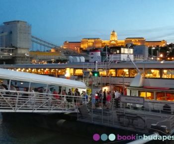 Budapest dinner cruise, Academia Pier