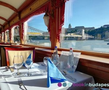 2-hours long dinner cruise with live traditional hungarian music
