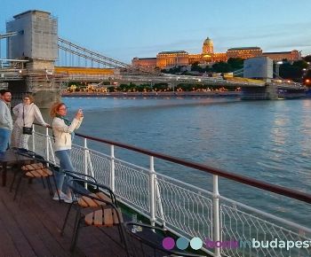 Dinner cruise with traditional hungarian music