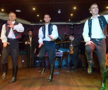 Budapest dinner cruise with folklore performance