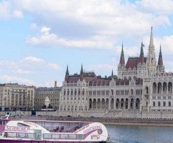 Budapest pizza beer cruise