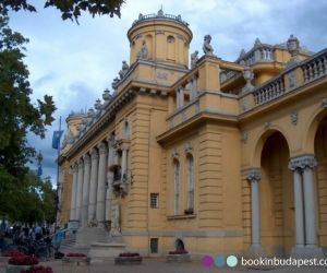 The entrance of the Szechenyi Bath