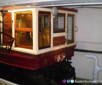 Viejo vagón en el Museo Subterráneo de Ferrocarriles del Milenario