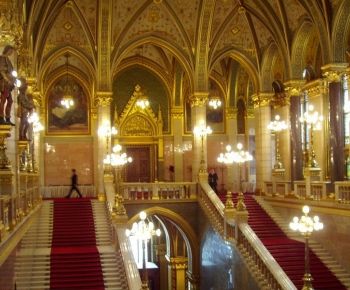 Visita Parlamento húngaro - Escalera