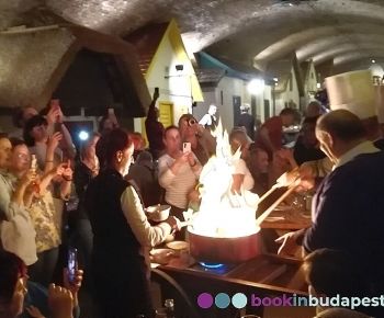 Cena tradizionale ungherese con spettacolo folcloristico