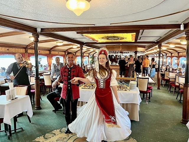 Dinner Cruise Budapest with folklore dance show & live music
