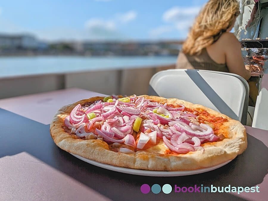 budapest sightseeing cruise with pizza and unlimited beer
