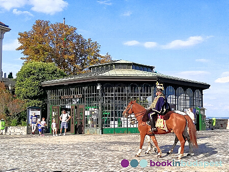 Funicolare, Funicolare Budapest, Funicolare del Castello di Buda, Budavári Sikló, stazione