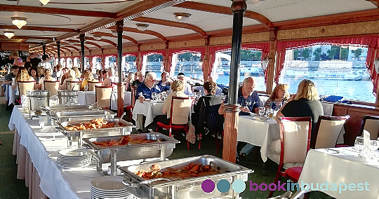 Dinner Cruise Budapest with live music