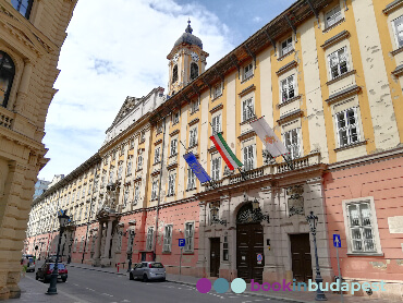 Ayuntamiento de Budapest, Palacio de los Inválidos