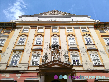 Ayuntamiento de Budapest, Palacio de los Inválidos