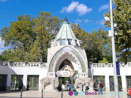 Zoo de Budapest, puerta de elefantes