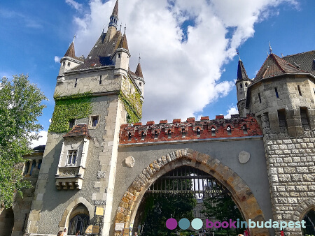 Stadtwäldchen Budapest, Schloss Vajdahunyad