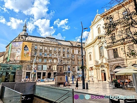 Ferenciek Platz, Pariser Hof