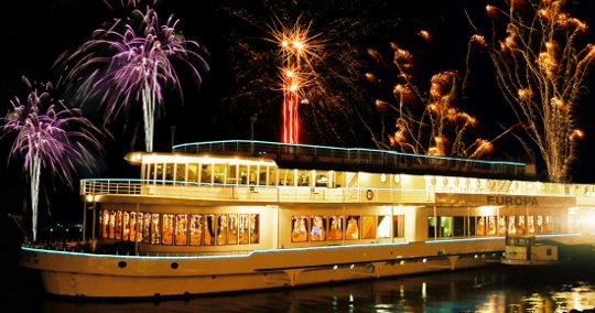 Fireworks Dinner and Cruise