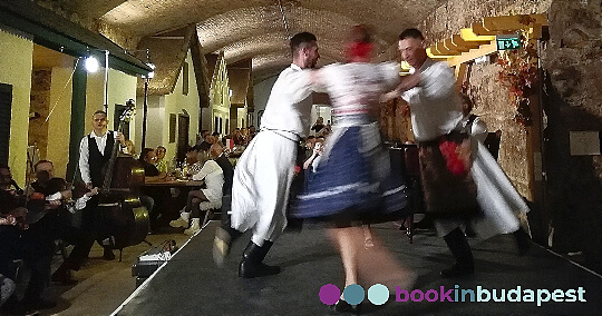 Budapester Folkloreshow mit Abendessen