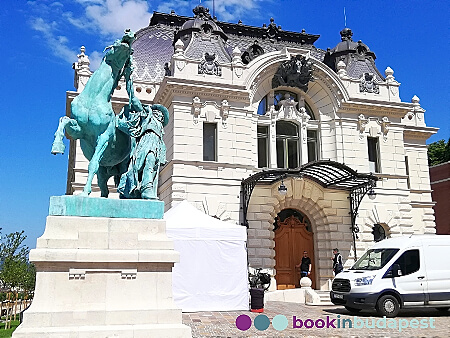 Horseherd statue and the Royal Riding Hall