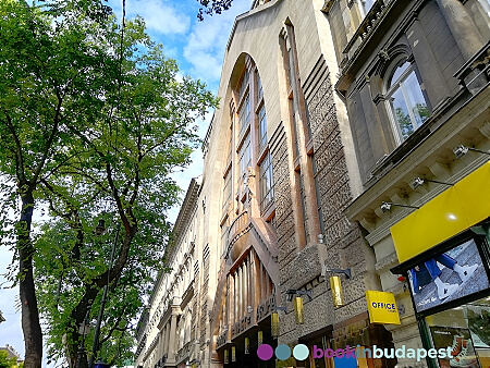Pariser Großkaufhaus, Pariser Kaufhaus, Großes Pariser Warenhaus, Pariser Grosswarenhaus in Budapest
