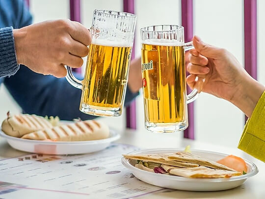 Croisière avec pizza et bière à Budapest