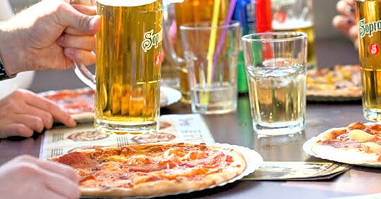 Stadtrundfahrt mit Pizza und Bier