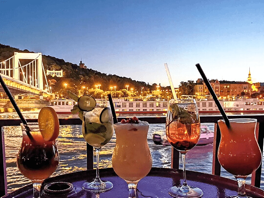Budapest Schifffahrt Cocktails