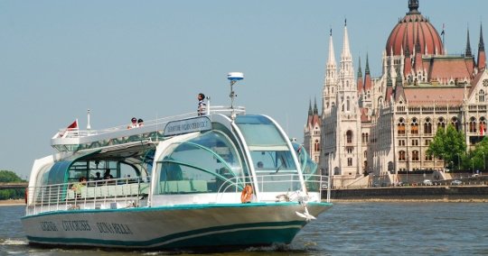 Duna Bella Budapest crucero turístico durante el día